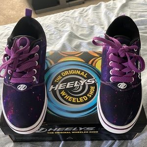 Heelys size 3 youth(BRAND NEW! Never worn)
